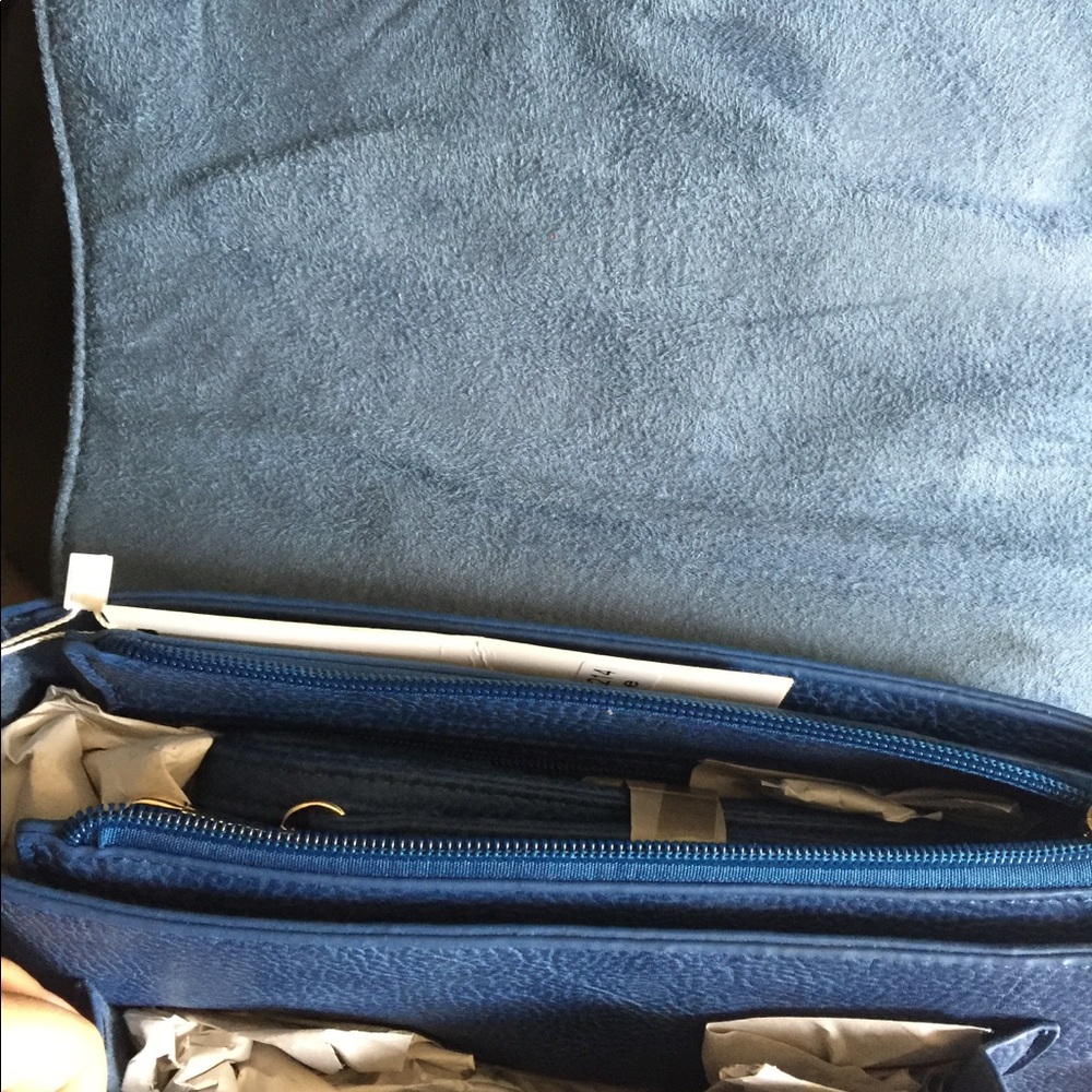 Adorable Vintage Style Crossbody Bag - Picture 6 of 6